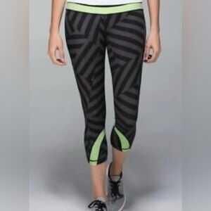 Lululemon Ladies Which Way‎ Sway SeaWheeze run inspire crop legging Black Gray 2